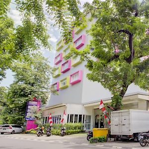 OYO 4005 Bunga Dahlia Guest House